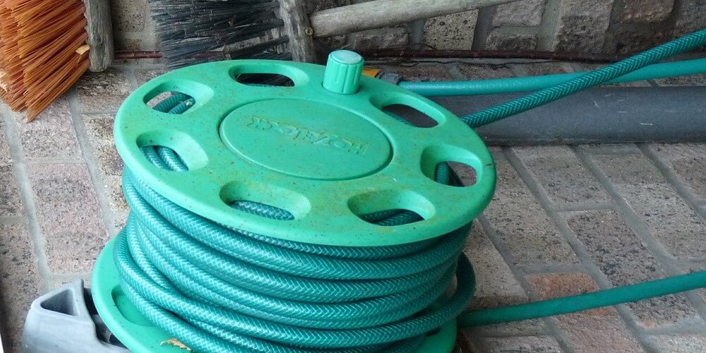 How to Choose a Good Retractable Garden Hose Reel